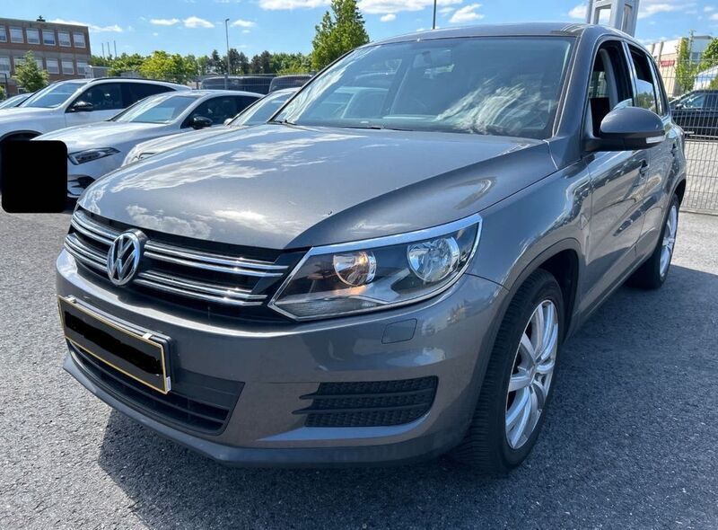 Grau Gebraucht 2014 VW Tiguan Trendline SUV | 9.950 € (Guter Preis) - Bild 1/4