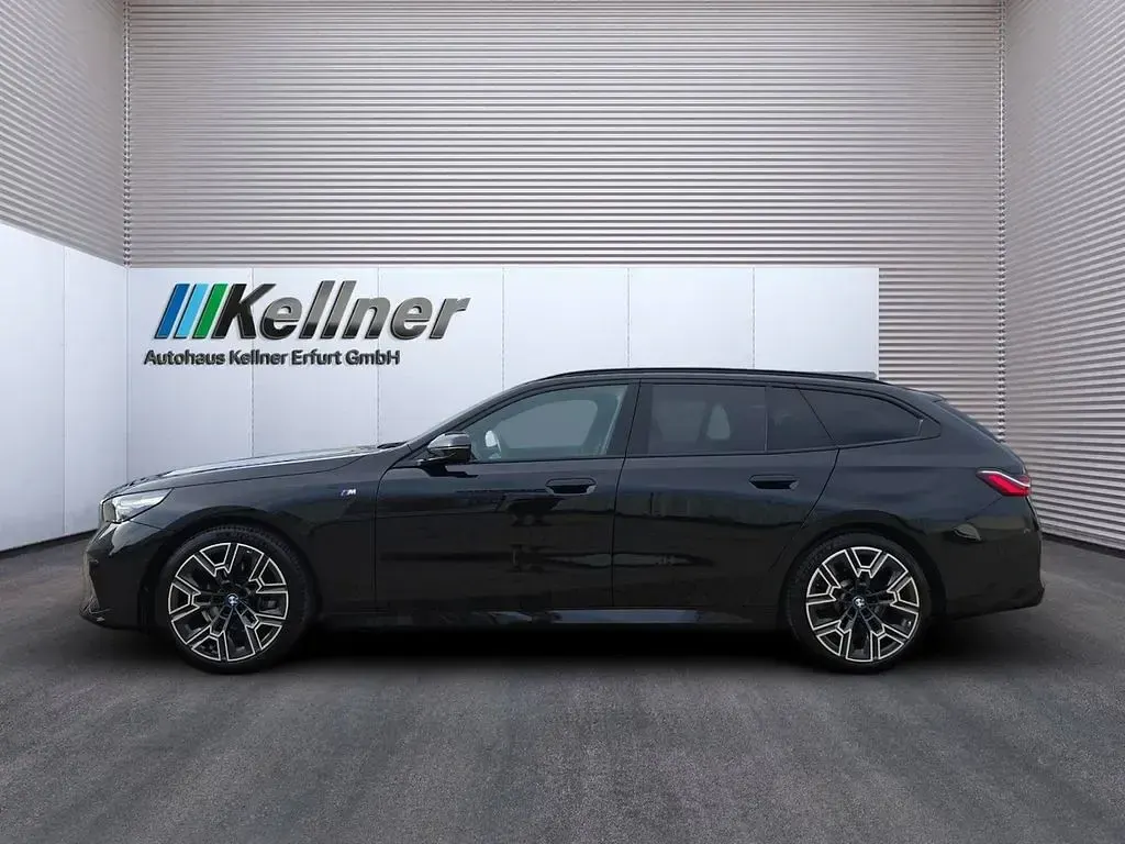 Gebraucht BMW 520 M Sport 197 PS (144 kW) 2025 Schwarz Limousine