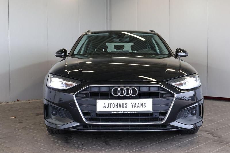 Gebraucht Audi A4 163 PS (119 kW) 2022 Schwarz Kombi
