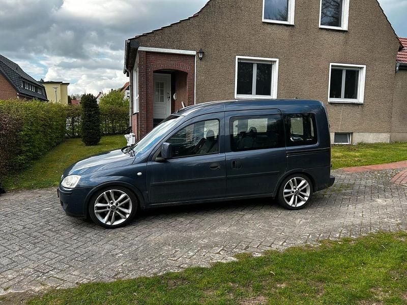 Second-hand Opel Combo 101 CP (74 kW) 2007 Albastru Monovolum
