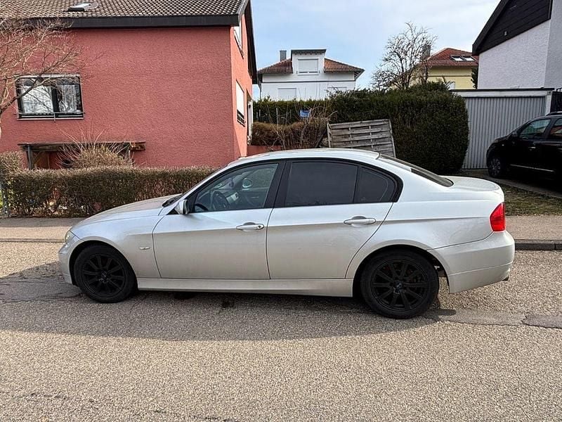 Gebraucht BMW 318 143 PS (105 kW) 2007 Silber Limousine
