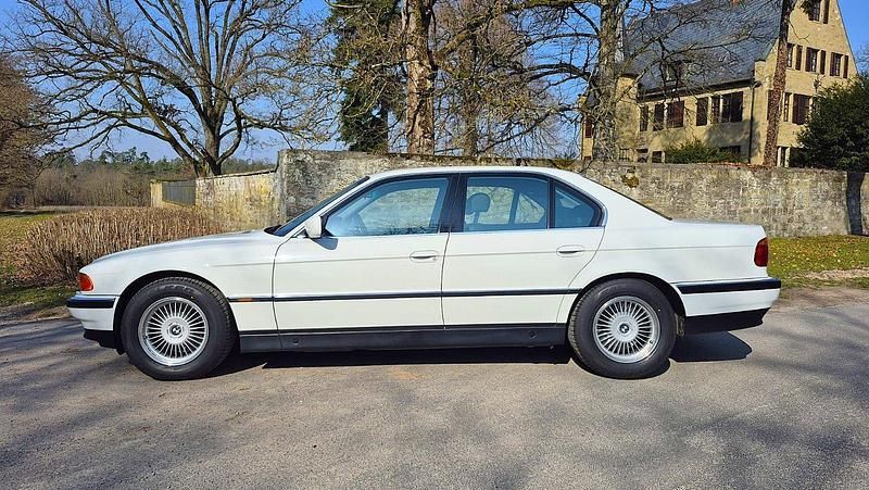 Gebraucht BMW 750 326 PS (239 kW) 1995 Weiß Limousine