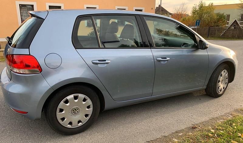 Blau Gebraucht 2009 VW Golf VI Limousine | 3.250 € (Guter Preis) - Bild 1/4