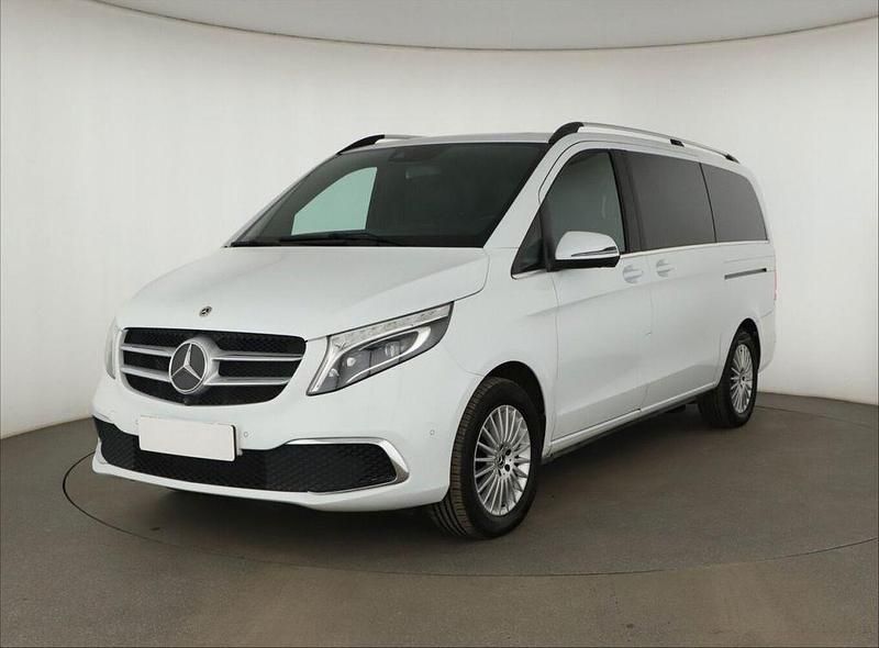 Gebraucht Mercedes V300 237 PS (174 kW) 2021 Weiß Van / Kleinbus