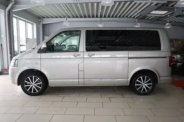 Używany VW Multivan Highline 179 KM (131 kW) 2015 Beżowy Minivan