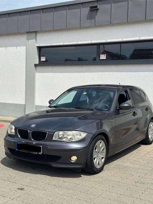Grau Gebraucht 2005 BMW 118 Kleinwagen | 1.500 € (Fairer Preis) - Bild 1/4