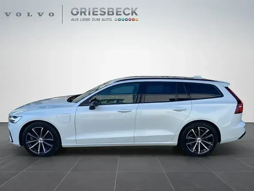Używany Volvo V60 Plus 455 KM (334 kW) 2023 Biały Kombi