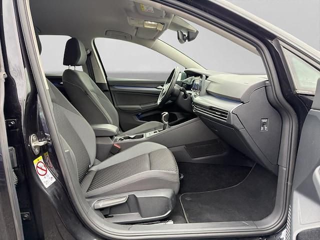Gebraucht VW Golf VIII Active 150 PS (110 kW) 2022 Schwarz Limousine