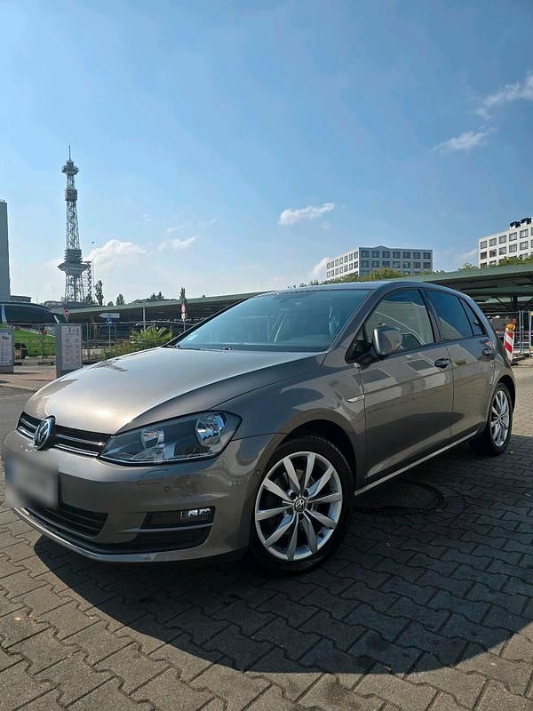 Grau Gebraucht 2014 VW Golf VII Cup Limousine | 9.000 € (Fairer Preis) - Bild 1/4