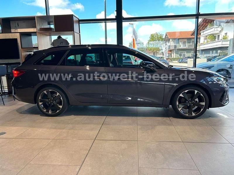 Neu Cupra Leon 150 PS (110 kW) 2025 Dark void Kombi
