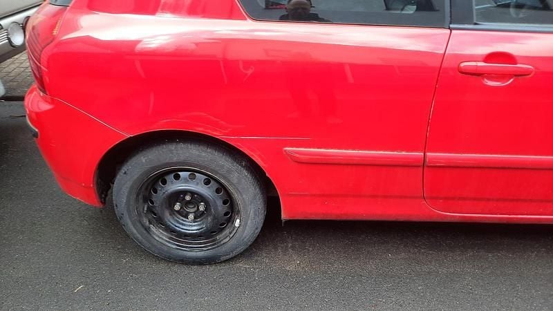 Gebraucht Toyota Corolla 97 PS (71 kW) 2004 Rot Limousine