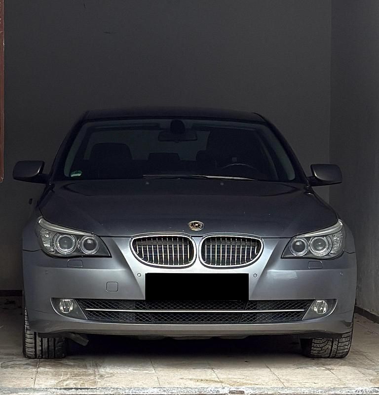 Gebraucht BMW 525 197 PS (144 kW) 2008 Grau Limousine