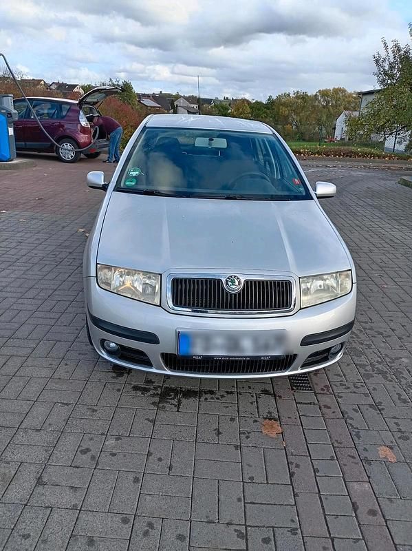 Andere farben Gebraucht 2006 Skoda Fabia Kleinwagen | 1.200 € - Bild 1/4