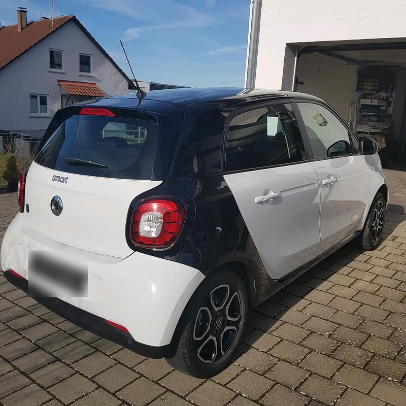 Gebraucht Smart ForFour Electric Drive 60 kW (82 PS) 2019 Weiß Kleinwagen
