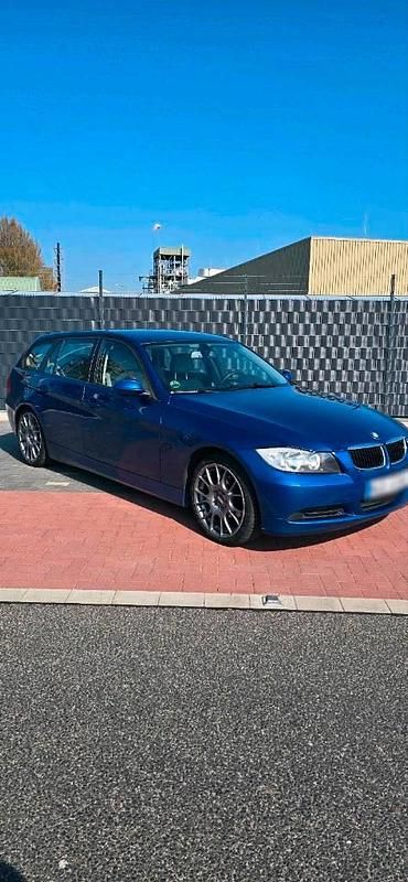 Gebraucht BMW 318 143 PS (105 kW) 2007 Blau Kombi
