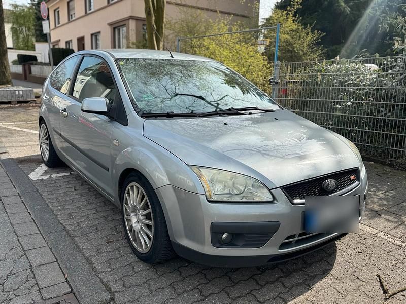 Second-hand Ford Focus 101 CP (74 kW) 2005 Argintiu Coupe