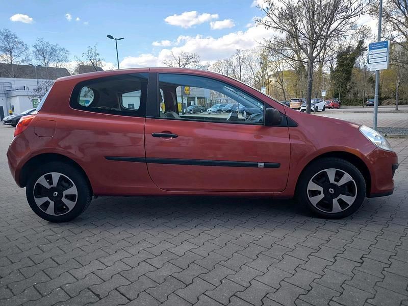 Gebraucht Renault Clio III 75 PS (55 kW) 2005 Orange Kleinwagen