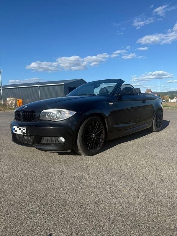 Schwarz Gebraucht 2011 BMW 120 Cabriolet M Sport Cabrio | 10.600 € (Fairer Preis) - Bild 1/4