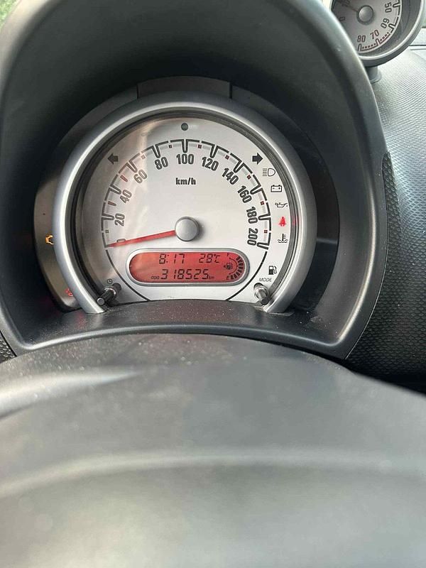 Rot Gebraucht 2009 Opel Agila Kleinwagen | 1.500 € - Bild 1/4
