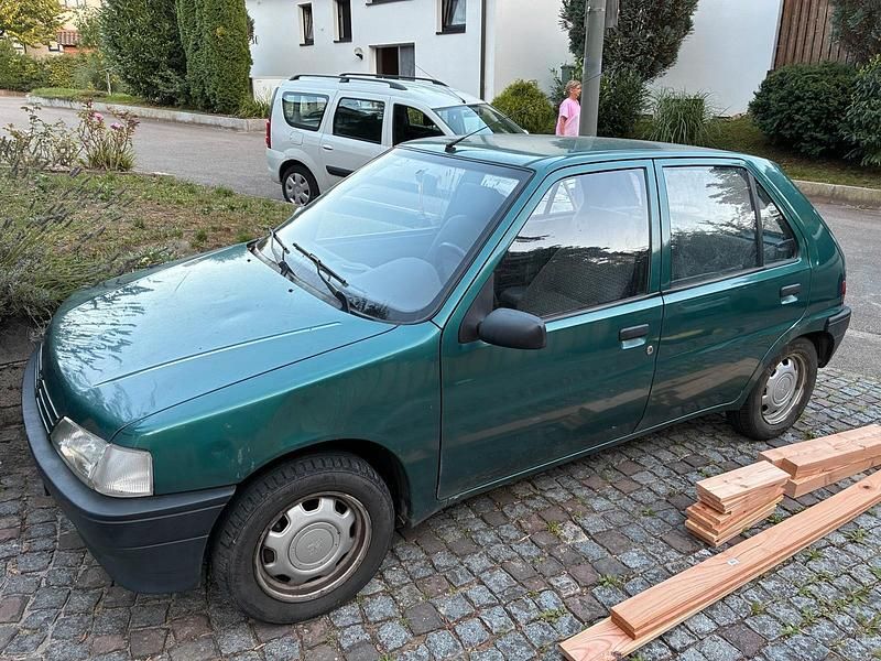 Grün Gebraucht 1993 Peugeot 106 Kleinwagen | 600 € - Bild 1/4