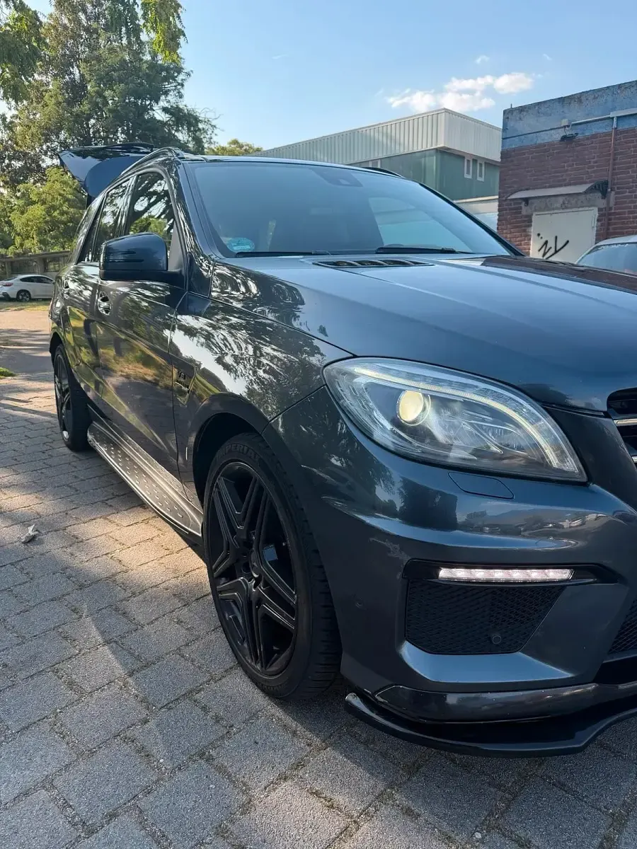 Gebraucht Mercedes ML63 AMG AMG 557 PS (409 kW) 2013 Grau SUV