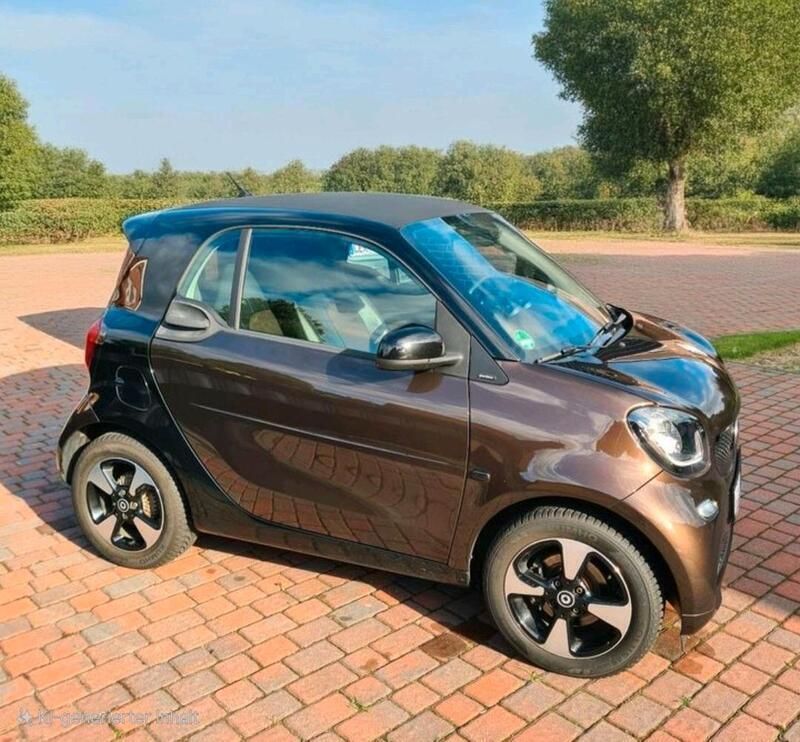 Braun Gebraucht 2018 Smart ForTwo Coupé Kleinwagen | 9.600 € (Etwas zu teuer) - Bild 1/4