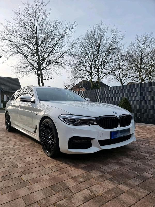 Weiß Gebraucht 2018 BMW 520 M Sport Kombi | 27.900 € (Etwas zu teuer) - Bild 1/4