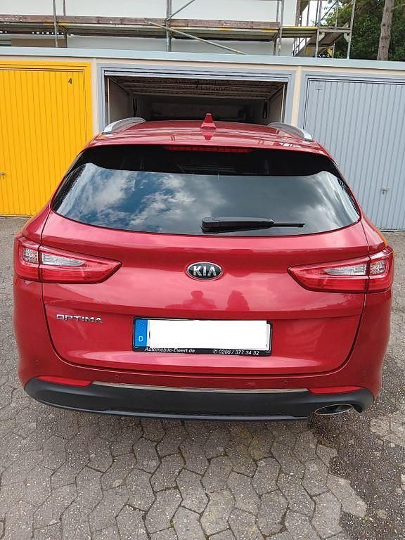 Gebraucht Kia Optima Spirit 136 PS (100 kW) 2019 Rot Kombi