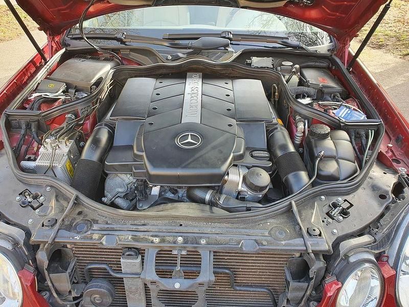 Gebraucht Mercedes E500 Elegance 306 PS (225 kW) 2003 Rot Limousine