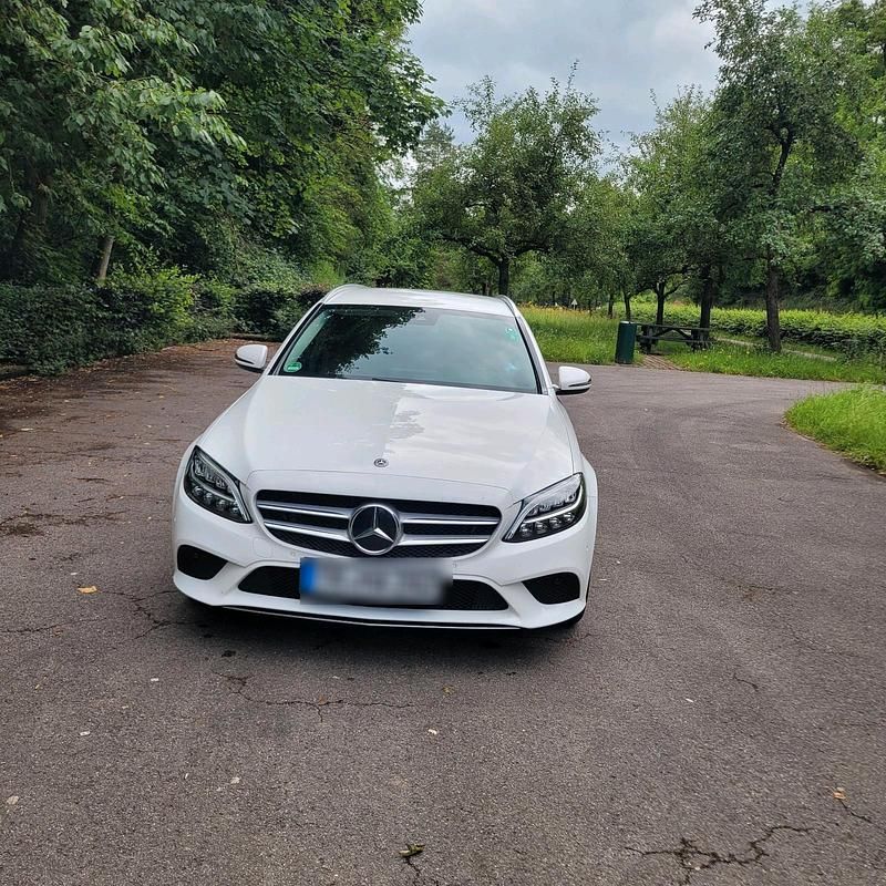 Weiß Gebraucht 2019 Mercedes 220 Kleinwagen | 18.000 € - Bild 1/4