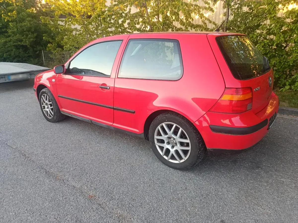 Second-hand VW Golf IV 70 CP (51 kW) 2000 Roșu Hatchback