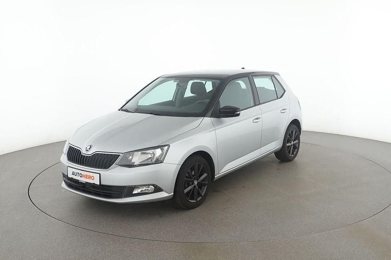 Grau Gebraucht 2015 Skoda Fabia Business Line Kleinwagen | 8.430 € (Fairer Preis) - Bild 1/3