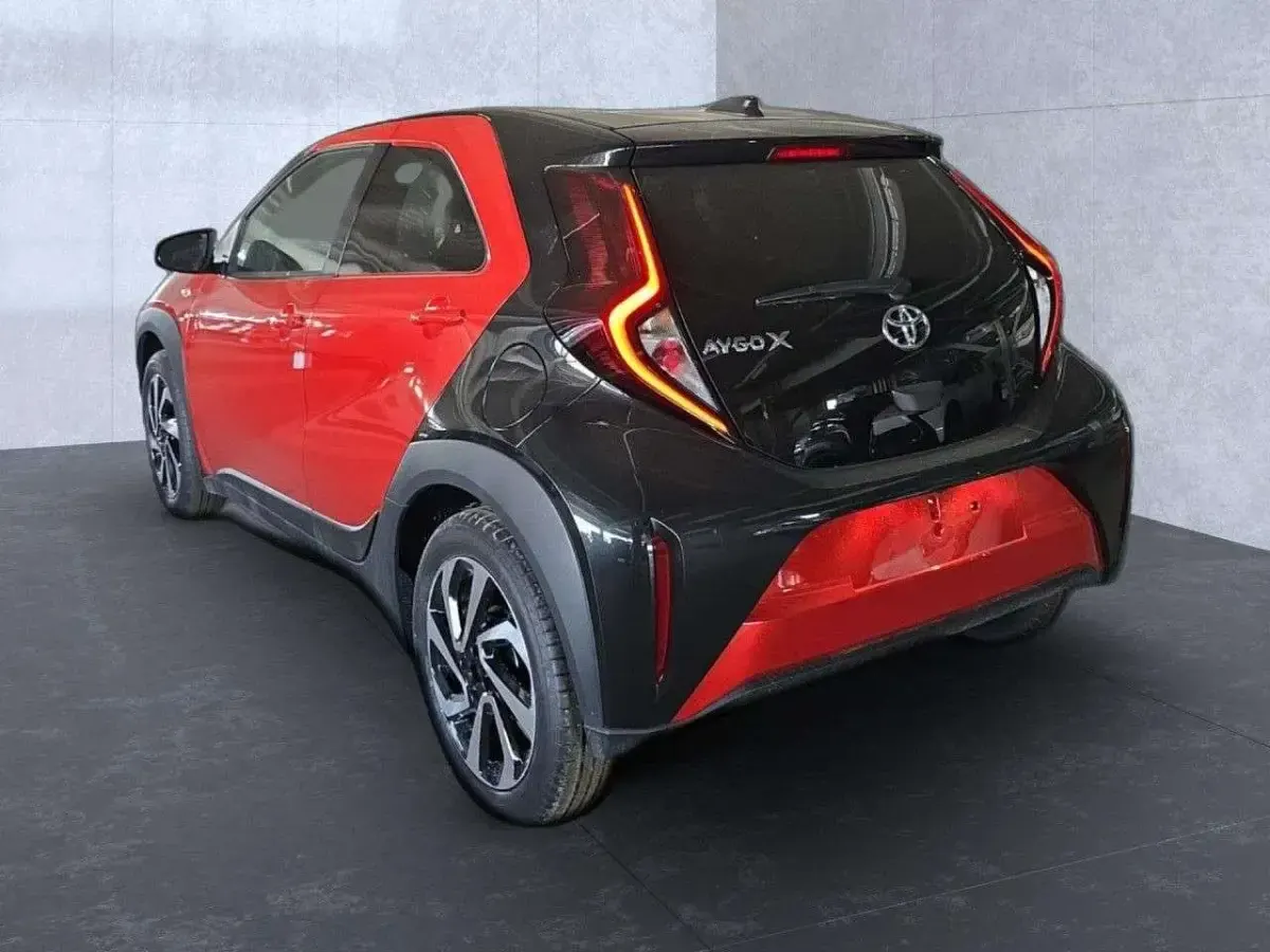 Neu Toyota Aygo Team 72 PS (52 kW) 2025 Rot Kleinwagen