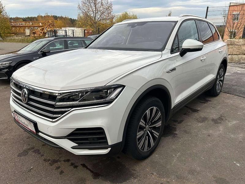 Gebraucht VW Touareg Basis 231 PS (169 kW) 2019 Pure white SUV