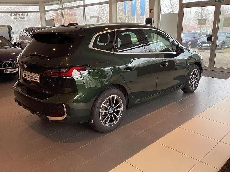 Gebraucht BMW 230e Active Tourer M Sport 150 PS (110 kW) 2024 Grün Van / Kleinbus