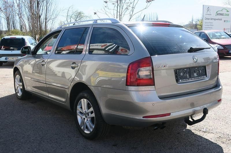 Gebraucht Skoda Octavia Ambition 105 PS (77 kW) 2012 Beige Kombi