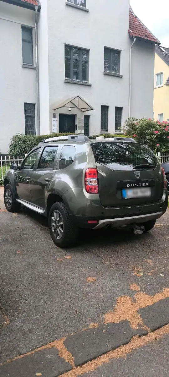 Second-hand Dacia Duster 106 CP (77 kW) 2015 Verde SUV
