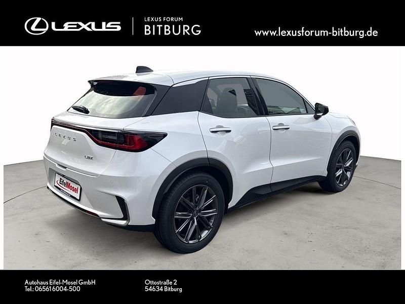 Neu Lexus LBX 136 PS (100 kW) 2025 Weiß SUV