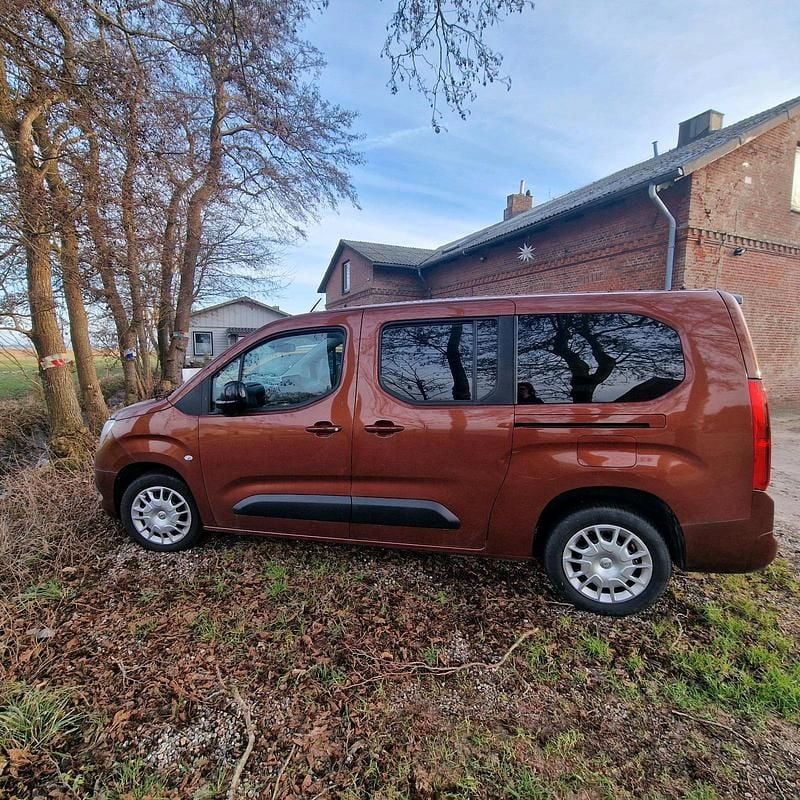 Braun Gebraucht 2021 Opel Combo Life Van / Kleinbus | 24.250 € (Etwas zu teuer) - Bild 1/4