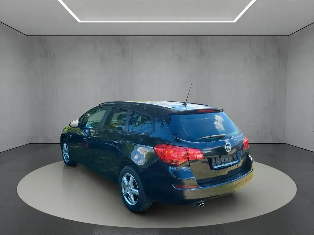Gebraucht Opel Astra 140 PS (102 kW) 2012 Schwarz Kombi
