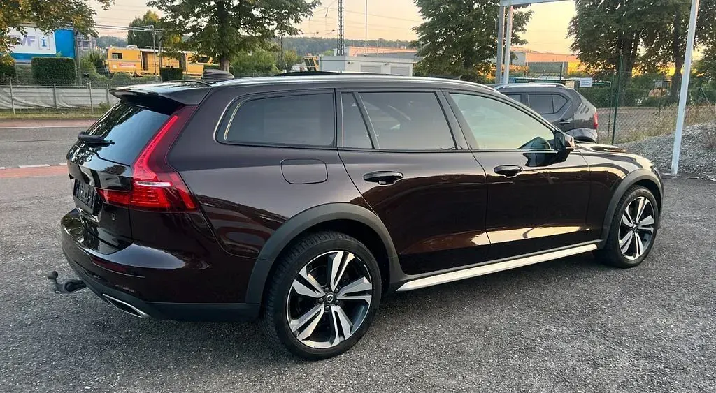 Gebraucht Volvo V60 CC 197 PS (144 kW) 2021 Braun Kombi