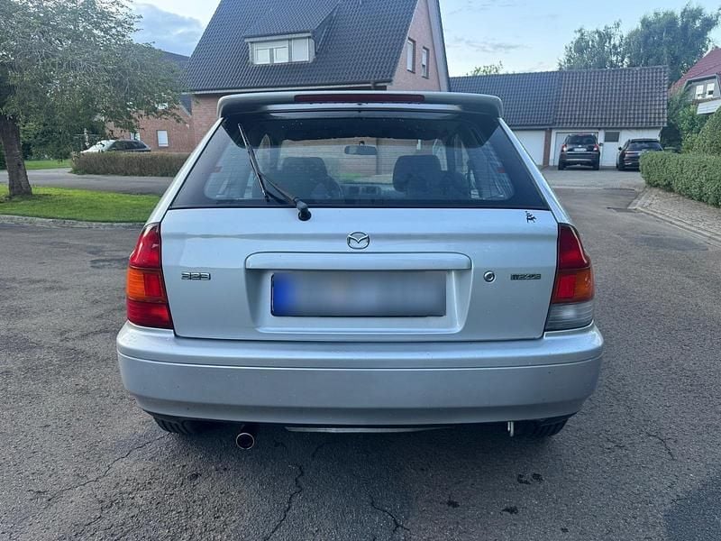 Gebraucht Mazda 323 88 PS (64 kW) 1998 Silber Coupé