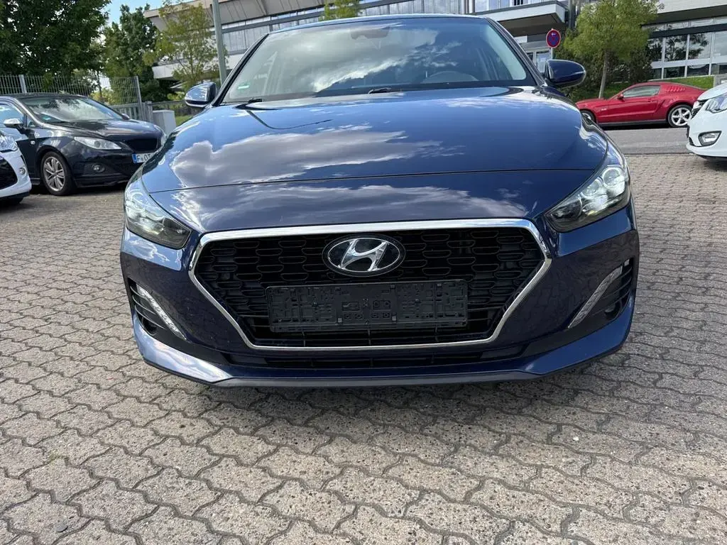 Gebraucht Hyundai i30 Premium 136 PS (100 kW) 2019 Blau Limousine