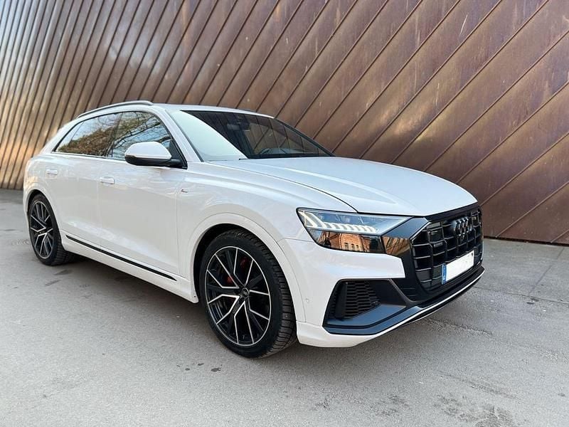 Weiß Gebraucht 2021 Audi Q8 S-Line SUV | 64.900 € (Teuer) - Bild 1/4