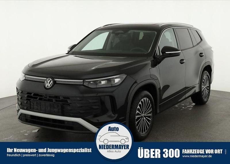 Grenadill schwarz metallic Neu 2025 VW Tayron Life SUV | 50.995 € (Guter Preis) - Bild 1/4