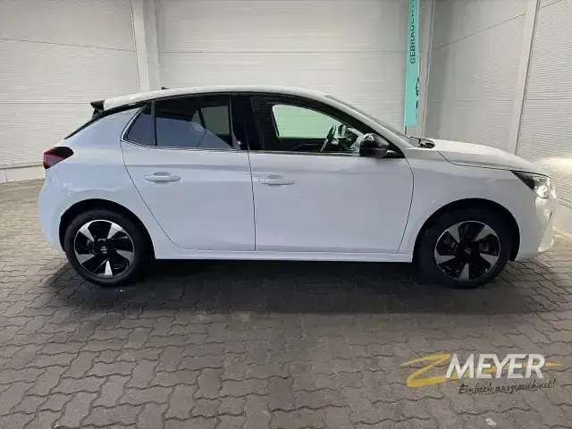 Usata Opel Corsa-e Elegance 100 kW (136 CV) 2021 Bianco Utilitaria