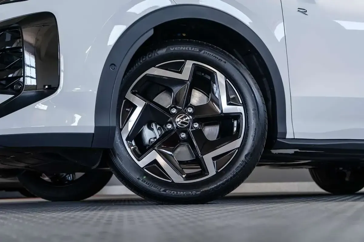 Neu VW T-Roc R-line 150 PS (110 kW) 2026 Pure white SUV
