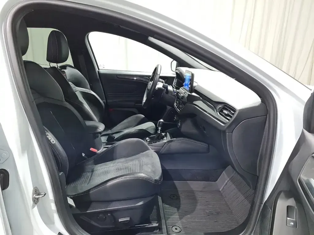 Używany Ford Focus ST 190 KM (139 kW) 2021 Biały Hatchback