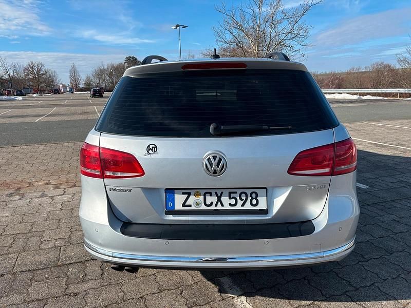 Gebraucht VW Passat 140 PS (102 kW) 2011 Grau Limousine