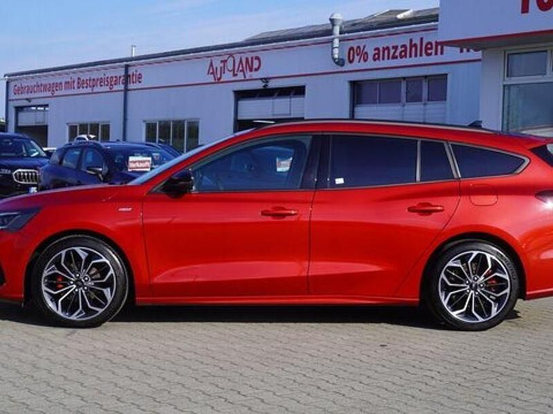 Gebraucht Ford Focus ST-Line 155 PS (114 kW) 2022 Rot Kombi
